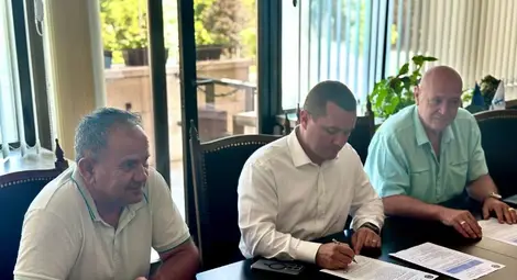 Пенчо Милков прие дарение от Националната асоциация на доброволците за справяне с пожари