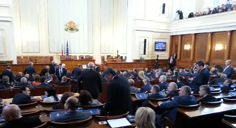 Депутатите отхвърлиха минимална пенсия от 300 лева