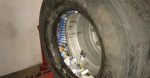 Търговец на коли решил да припечели и от нелегални цигари