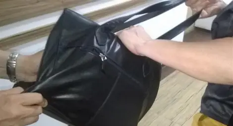 Деветгодишна съборила възрастна жена, за да й открадне чантата Деветгодишна съборила възрастна жена, за да й открадне чантата