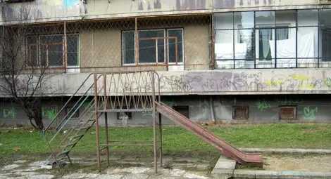 Обновяват 20 детски площадки до края на юни Обновяват 20 детски площадки до края на юни