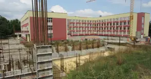 Строителят на спортния комплекс в училище „Васил Левски“ обявен в несъстоятелност