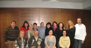 Горяща свещ помага на Филип да даде най-важния урок на Групата на успеха