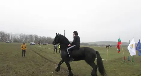 Тодоровден &ndash; Тудорица в Ценово: тропот на копита, жив дух и традиция, която препуска напред