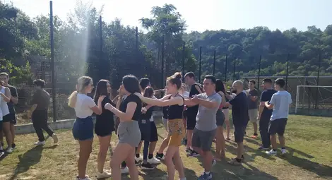 Международен младежки обмен учи младежи на европейски младежки цели чрез методите на изкуството