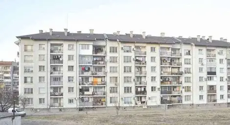 &bdquo;Перистери&ldquo; в &bdquo;Чародейка юг&ldquo; засега е единственият изцяло общински блок. 				  Снимка: Архив &bdquo;Утро&ldquo;