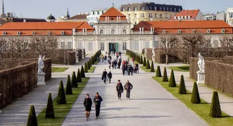 Австрия премахна вечерния час и ограниченията за срещи на открито