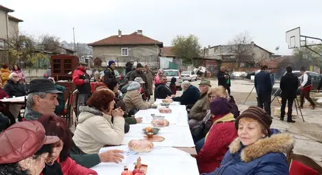 Молебен за здраве и рибен курбан на Никулден в Русе