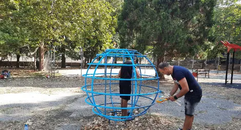 Обновена площадка в акцията на „Празник на квартала – Заедно в Здравец“ /галерия/ Обновена площадка в акцията на „Празник на квартала – Заедно в Здравец“ /галерия/