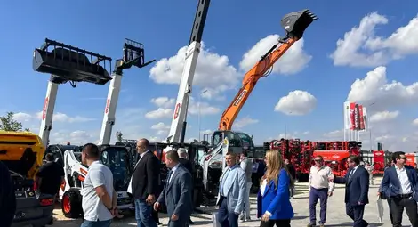 Кметът Пенчо Милков и ръководството на „Мегатрон“ откриха модерния комплекс на компанията в Мартен Кметът Пенчо Милков и ръководството на „Мегатрон“ откриха модерния комплекс на компанията в Мартен