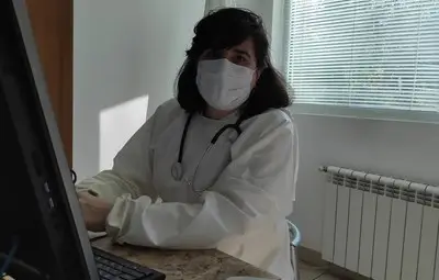 Лекарка на първа линия: Локдаун веднага, иначе хора ще умират по улиците