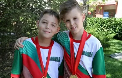 2500 лева спъват Демира и Петьо да грабнат злато от олимпиадата по математика в Малайзия
