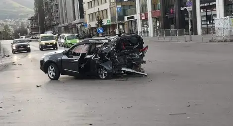 Шестима пешеходци на косъм от удара в колата на Милен Цветков (ВИДЕО)