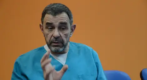 Шефовете на болницата спасявали хората от обърната до Обнова линейка