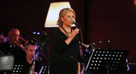 Хилда Казасян пее най-красивите  мелодии от родни култови филми