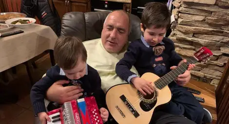 Борисов с внуците на Бъдни вечер