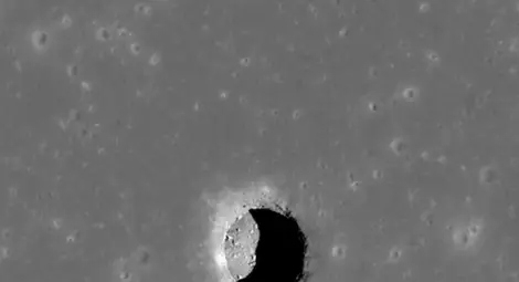 Откриха над 200 пещери на Луната