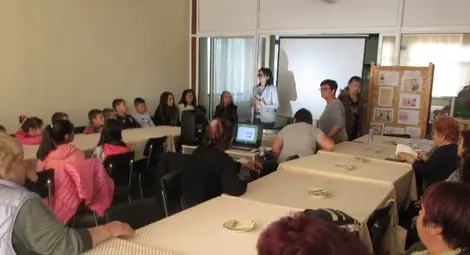 Баби и внуци пяха заедно &bdquo;Върви, народе възродени&ldquo; в Ценово