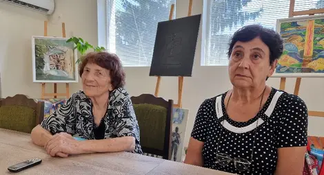 Виржиния Пометнова /вляво/ и Татяна Черногорова разказват спомени от близо шест десетилетия.