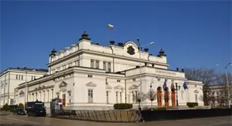 За 2 минути приеха промените в конституцията, само ген. Атанасов се въздържа