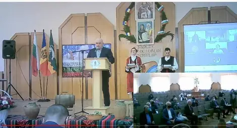 Ректорът на Русенския университет проф.Белоев с поздравителен адрес до Иван Паслар и Мария Паслар