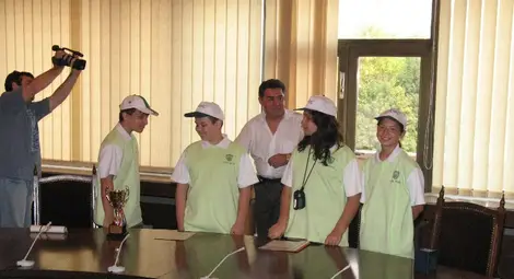 Колекция от 15 купи и медали пазят в Математическата от Хонконг