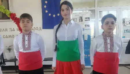 С фанфари и пламенни стихове училище "Васил Левски" във Ветово чества 3 март