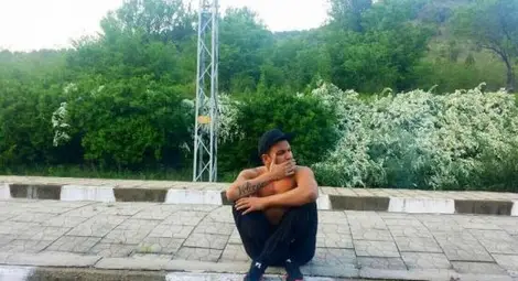 Азис го закъса &ndash; прибира се с влак в София /галерия/