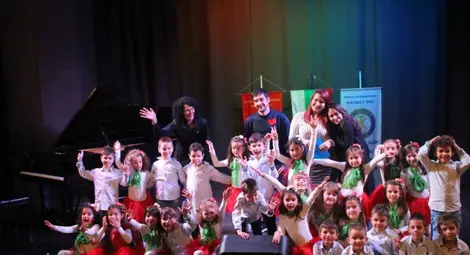 Младежите от Интеракт Русе отбелязаха празника &bdquo;Ден на християнското семейство&ldquo; и дадоха началото на традиционната кампания &bdquo;Купи и дари&ldquo;