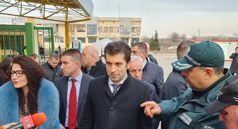 Кирил Петков в Русе: Вече работи граничната система за регистрация на украинските бежанци