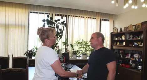 Триатлонът благодари с плакет на Стоилов