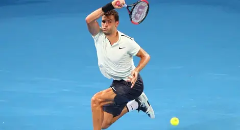 Шампионът Григор стартира с два спасени мачбола и инфарктна победа в Бризбън