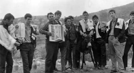 Шануването на войниците в родопското село Жребичко и песента &bdquo;Девойко мари хубава&rdquo; /галерия/