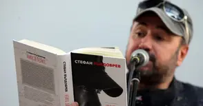 Стефан Вълдобрев за представянето на „Книга за песните“ в Червен: Никога не съм се разкривал толкова много, обещавам ви една приказна вечер