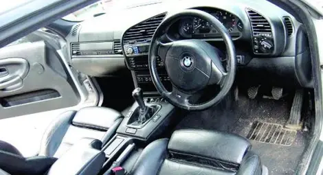 Забраняват колите с десен волан