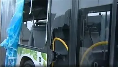 Деца разбиха новите автобуси на София