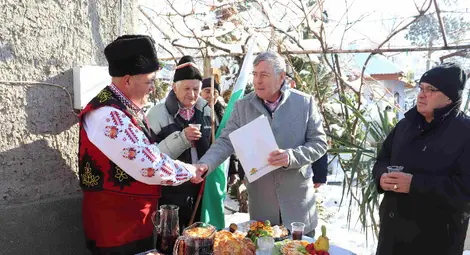 66-годишният Валентин Петров е новият Дядо на Дядовден в Черешово /галерия/