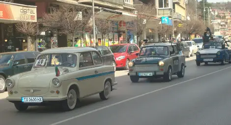 Ким Ир Сен на &bdquo;Трабант&rdquo;, на фестивал във Велико Търново