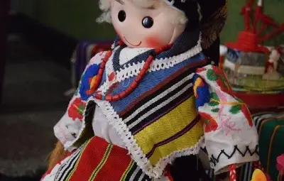 Училището във Веселец посреща с изложба Баба Марта /галерия/