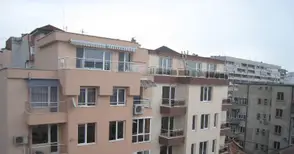 Летният пазар на жилища:  Много огледи и малко сделки