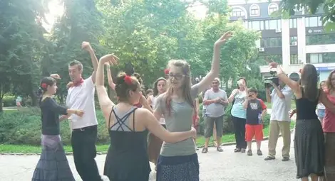 С фламенко и тортиля гимназисти  отбелязаха Деня на испанския език