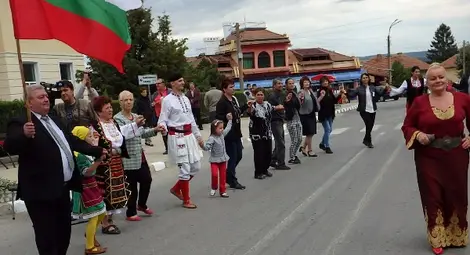 Над 1200 самодейци посрещна сцената на &bdquo;Ценово пее и танцува&ldquo;