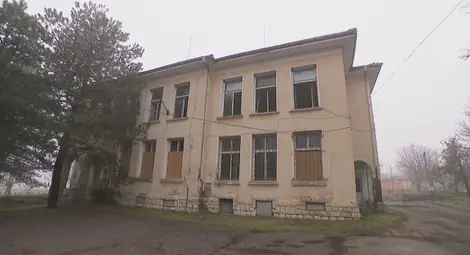 Дарителска кампания помага на Бъзън да възроди училището си