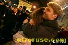 Спонтанна прегръдка от партньора прави жените най-щастливи 