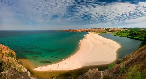 Военни взривяват пясъчната коса на Велека