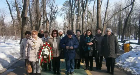 Пенсионери от Щръклево се поклониха на свети български места в Букурещ