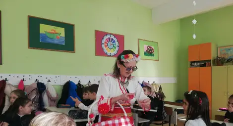 Баба Марта донесе пролетна радост и традиции в Европейското училище в Русе Баба Марта донесе пролетна радост и традиции в Европейското училище в Русе