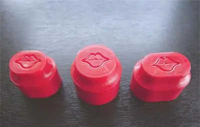 Капачки за уголемяване на устните изместват хиалурона Капачки за уголемяване на устните изместват хиалурона