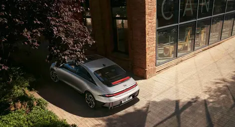 Hyundai IONIQ 6 дебютира със силуета на новото време, отличен пробег и иновативно вътрешно пространство /галерия/ Hyundai IONIQ 6 дебютира със силуета на новото време, отличен пробег и иновативно вътрешно пространство /галерия/