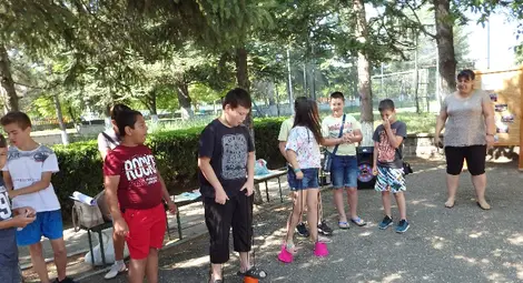 Деца разказваха приказки на фестивала на приятелството